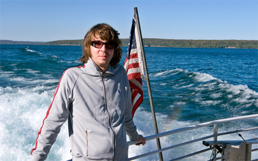 img_9354-julian-mit-flagge.jpg