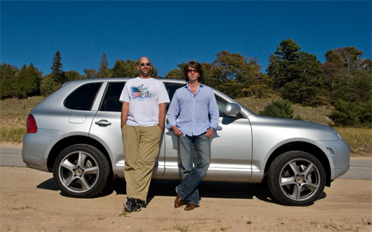 img_9518-maze-und-julian-am-auto.jpg